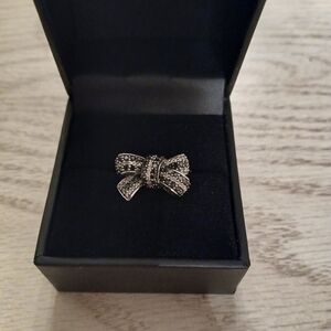 Black and Silver Bow Ring Size 4.5